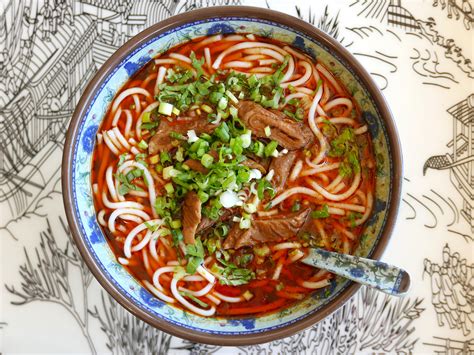  羊肉汤面：スパイシーなスープとモチモチの麺が織りなす至福のハーモニーはいかがですか？